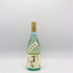 浪乃音の純米大吟醸古壷新酒愛山の写真。透明のボトルには高浜虚子が書いた古壷新酒の文字。