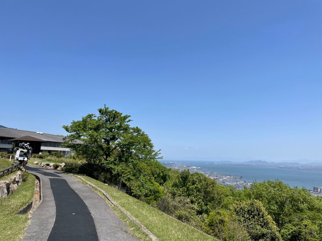 琵琶湖を望むクラブハウス