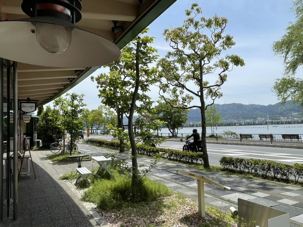 琵琶湖沿いの店舗